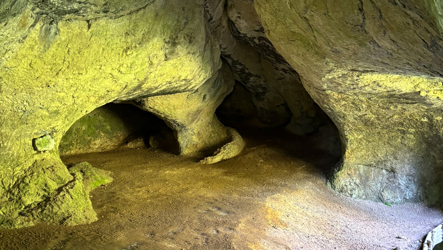 Felskammern der Ludwigshöhle in der Fränkischen Schweiz.