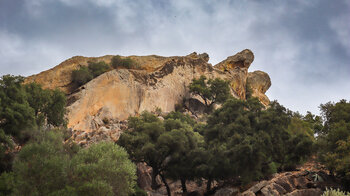 Kalksteinriffs auf der Wanderung am Río Hozgarganta