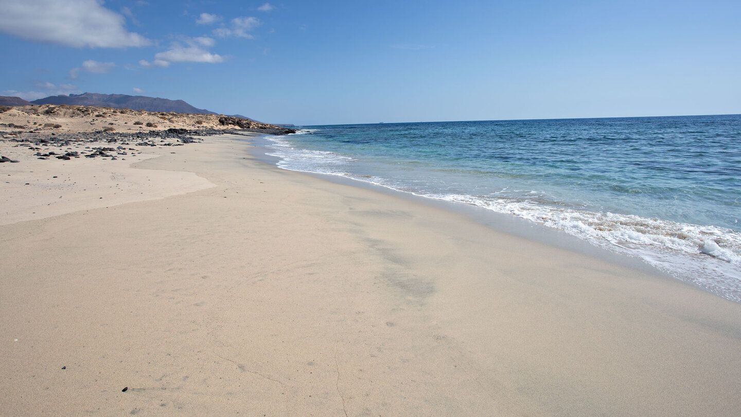 feiner Sandstrand an der Punta de la Carniceria bei El Puertito