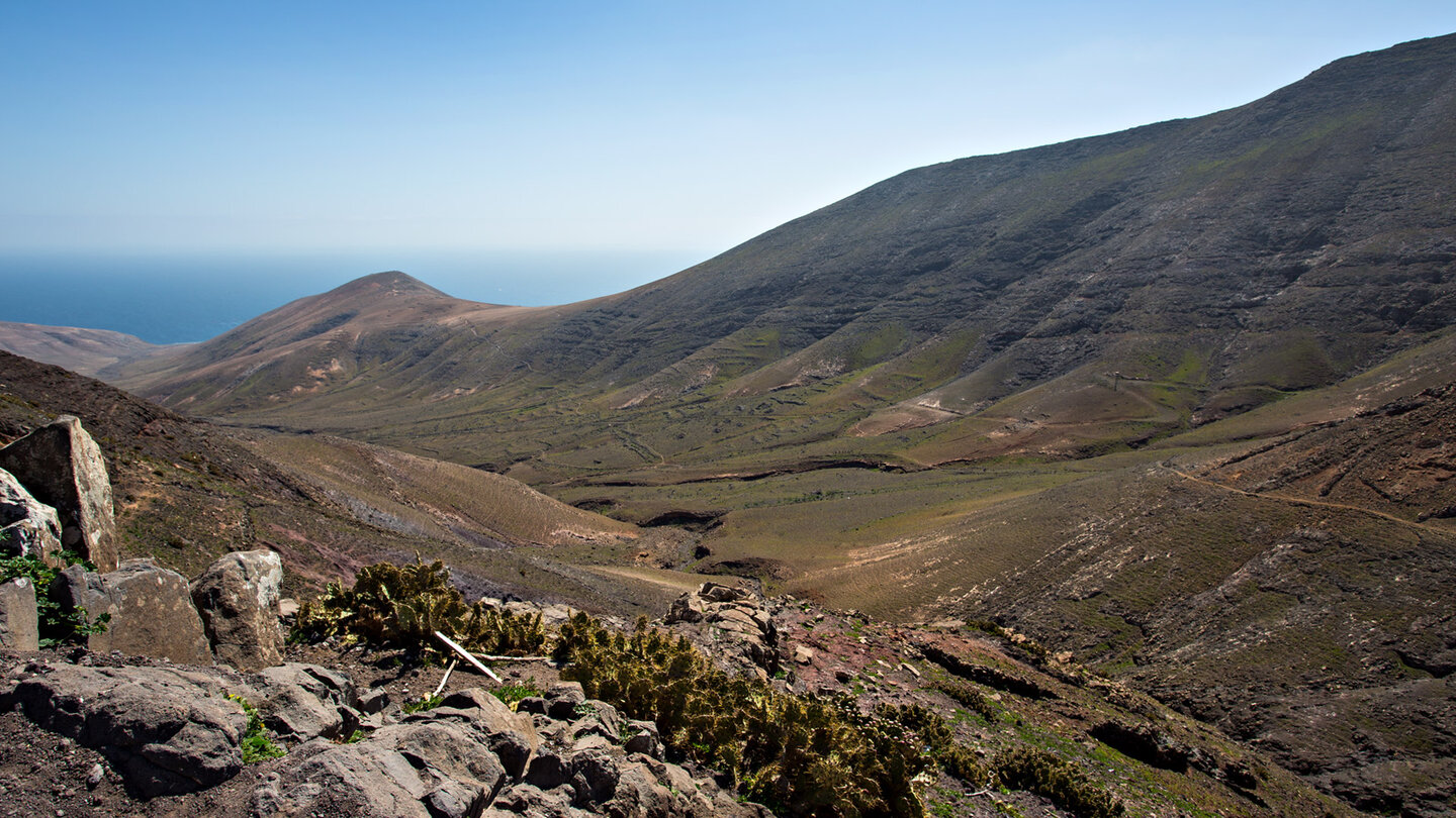 Ausblick vom Mirador Barranco de la Higuera zur Küste im Monumento Natural de los Ajaches