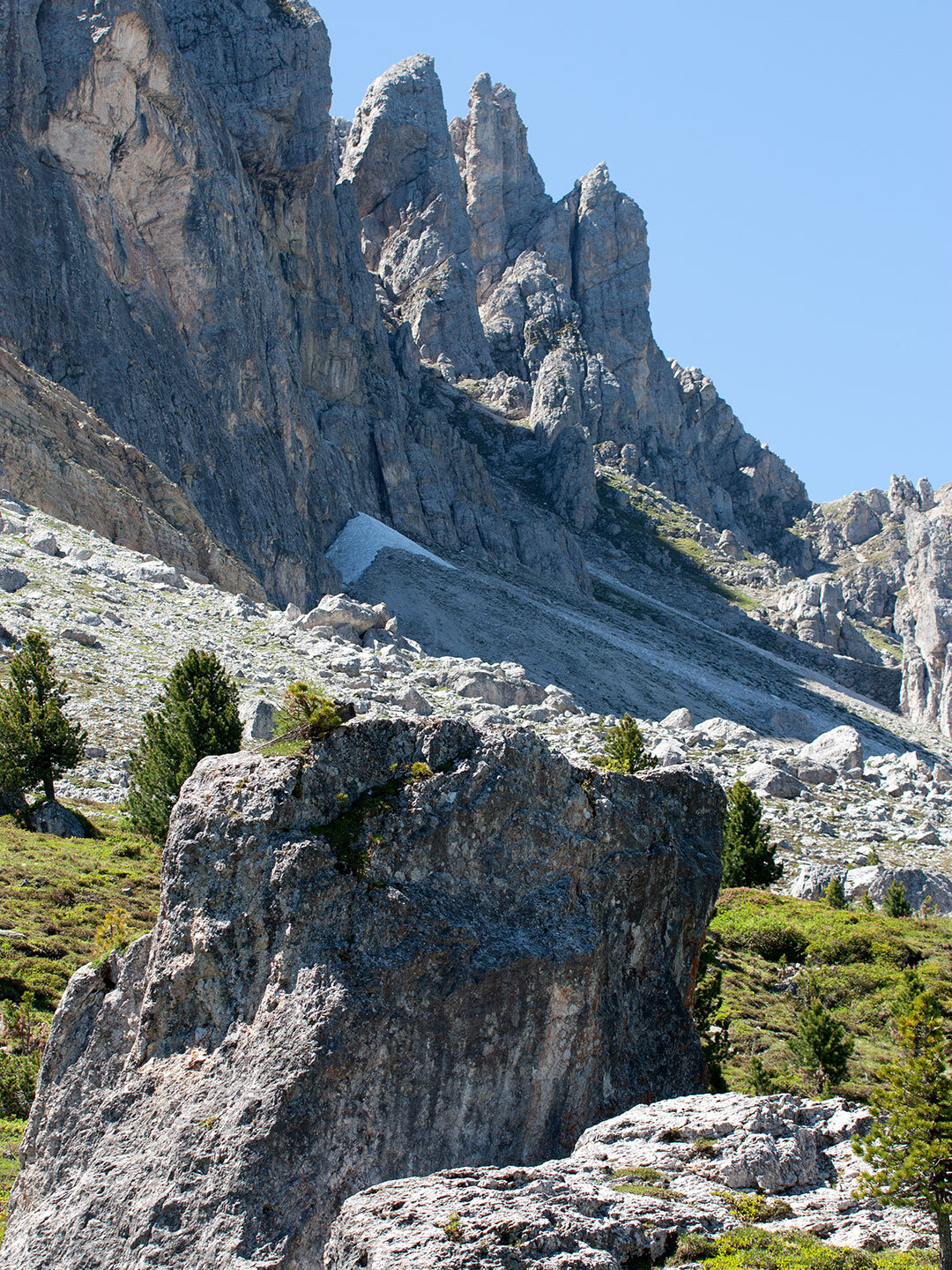 Felslandschaft am Peitlerkofel in den Dolomiten Felslandschaft am Peitlerkofel in den Dolomiten