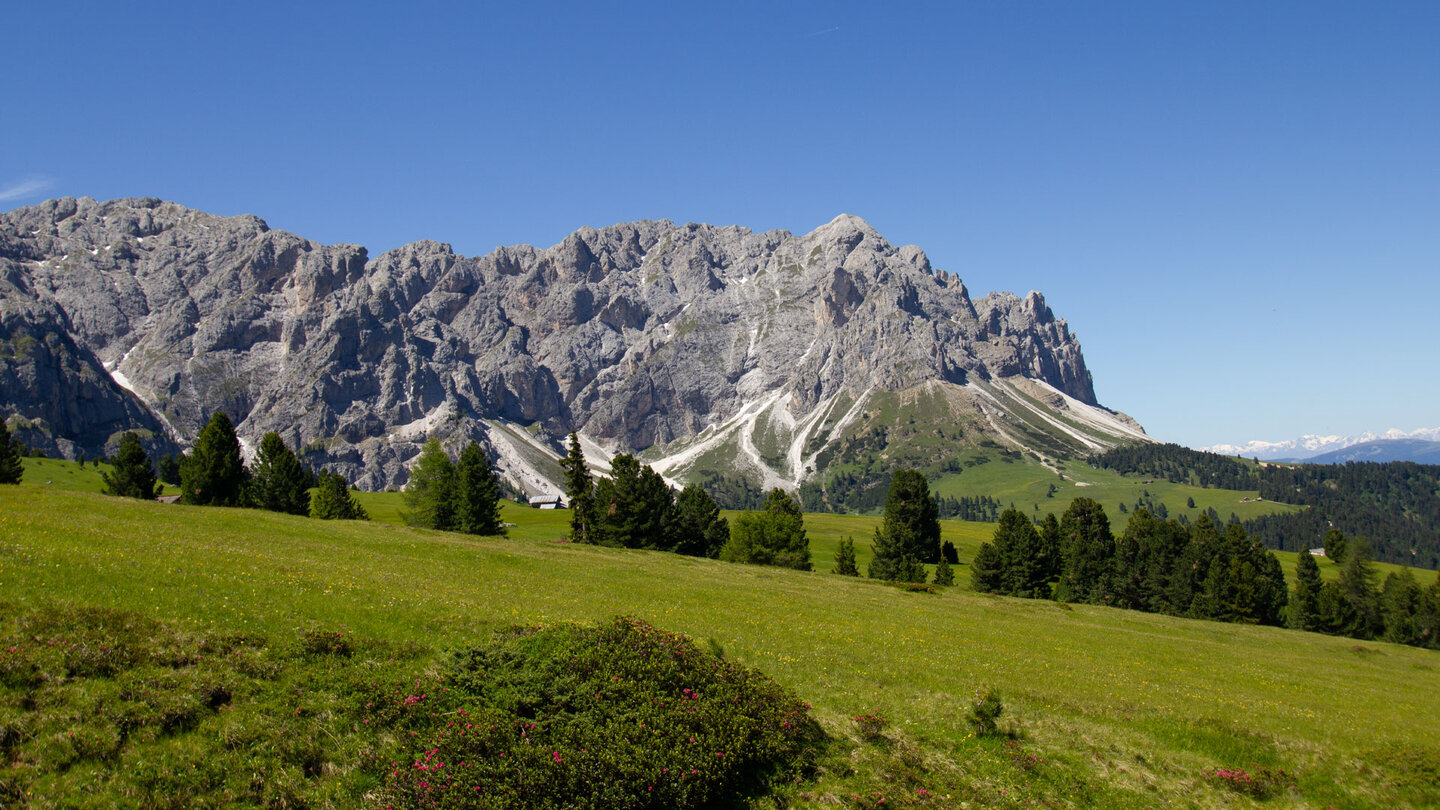 Ausblicke auf die Aferer Geisler vom des Wanderweg Ausblicke auf die Aferer Geisler vom des Wanderweg