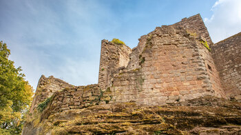Mauerreste der Ruine Neu-Windstein