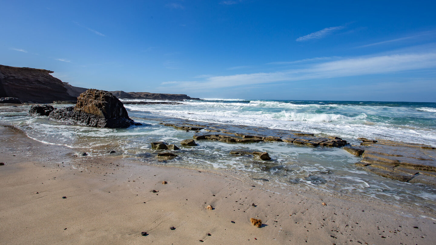 der Strand Playa de Ojos