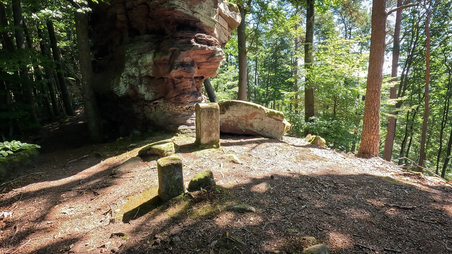 historische Grenzsteine am Rinnthaler Höhenweg Grenzsteine am Rinnthaler Höhenweg