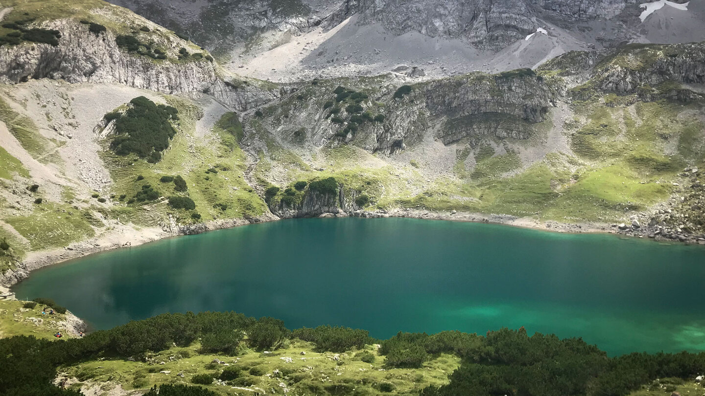 der Drachensee – Glasklarer Bergsee im Mieminger Gebirge in Tirol Drachensee im Mieminger Gebirge in Tirol