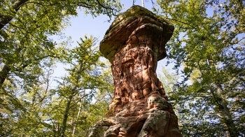 hoch aufragender Sandsteinturm am Erbsenfels