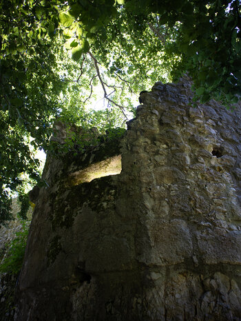 bastionsartiger Aufbau des Nordturms der Ruine Falkenstein
