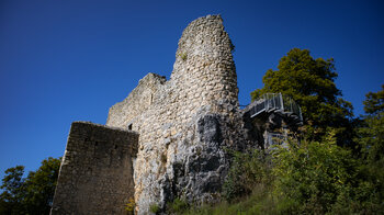 Treppenaufgang zur Burgruine Falkenstein