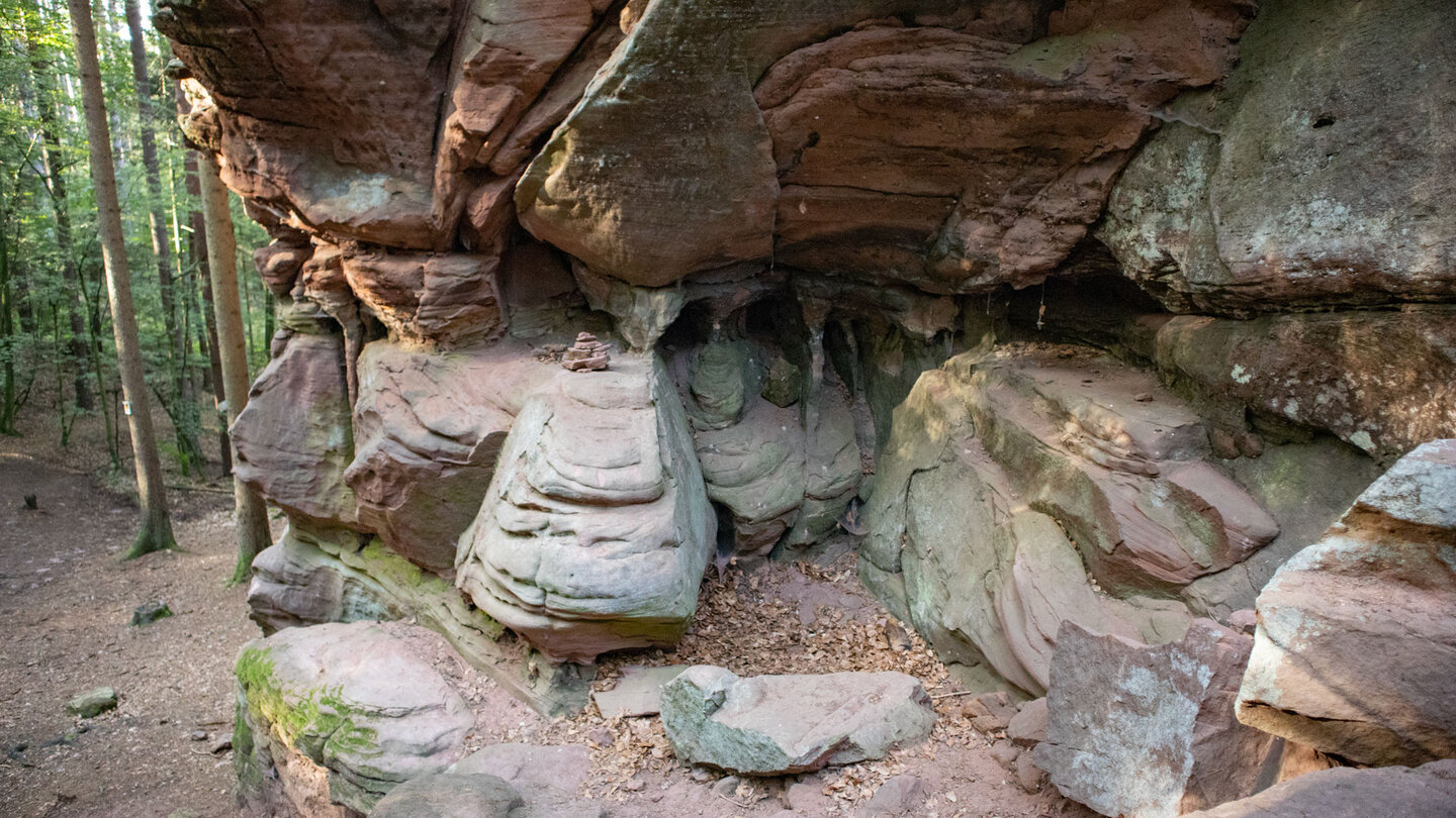 zerklüftetes Gestein am Hirschfelnen