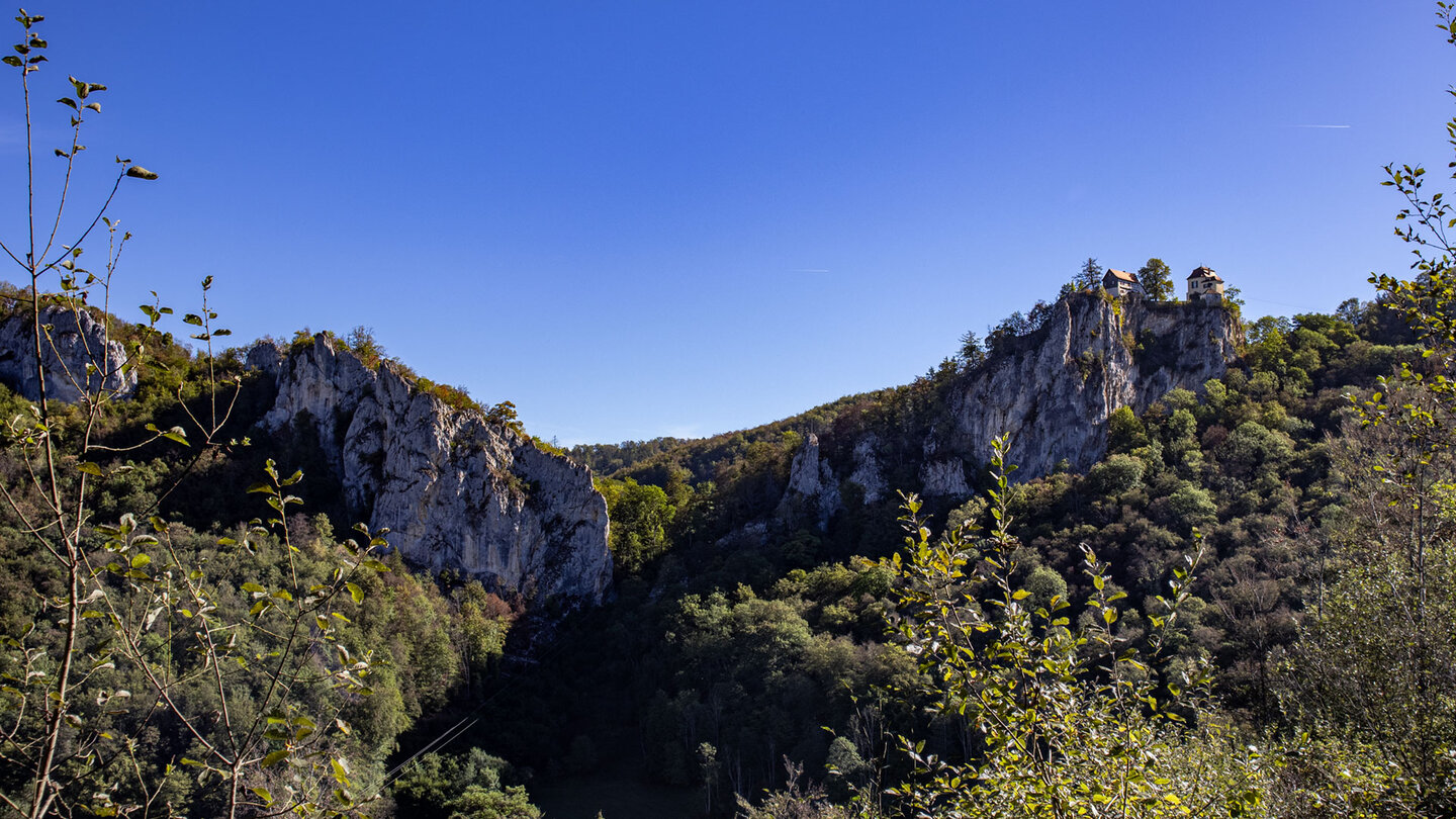 Ausblick auf Schloss Bronnen vom Höhenweg