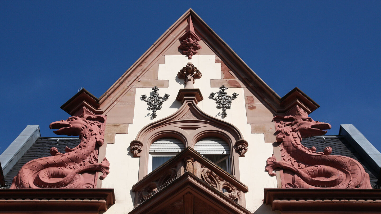 kunstvolle Fassade eines Bürgerhauses an der Heidelberger Hauptstrasse Bürgerhaus an der Heidelberger Hauptstrasse