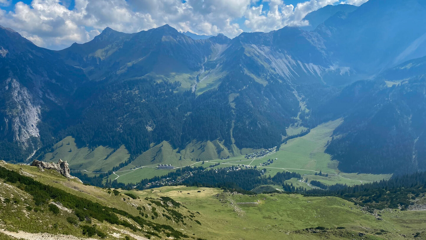 Talblick mit Alpensiedlung Nenzinger Himmel Alpensiedlung Nenzinger Himmel