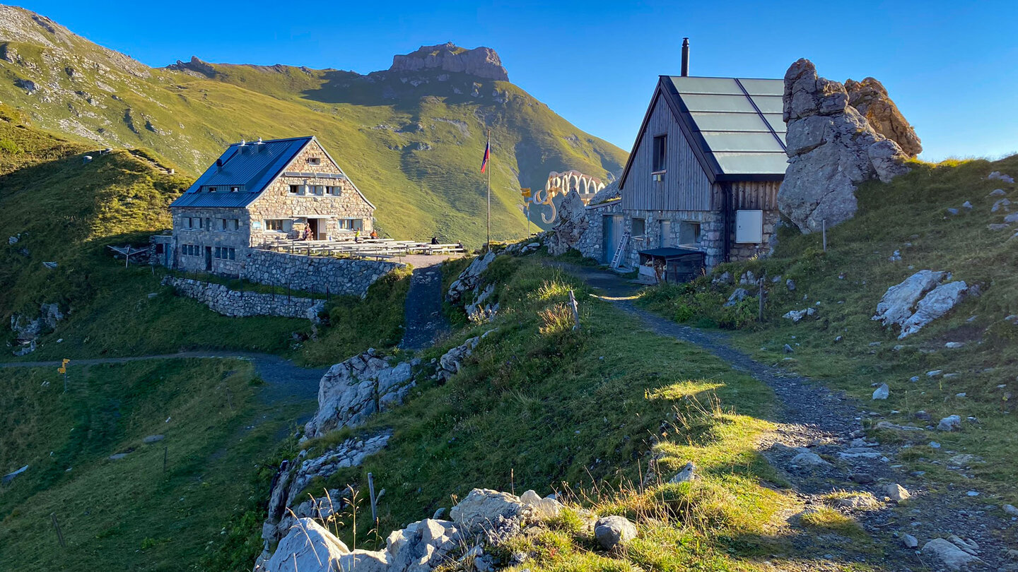 die letzte Etappe der Liechtensteiner Hüttentour nach Malbun beginnt an der Pfälzerhütte letzte Etappe der Liechtensteiner Hüttentour Pfälzerhütte nach Malbun