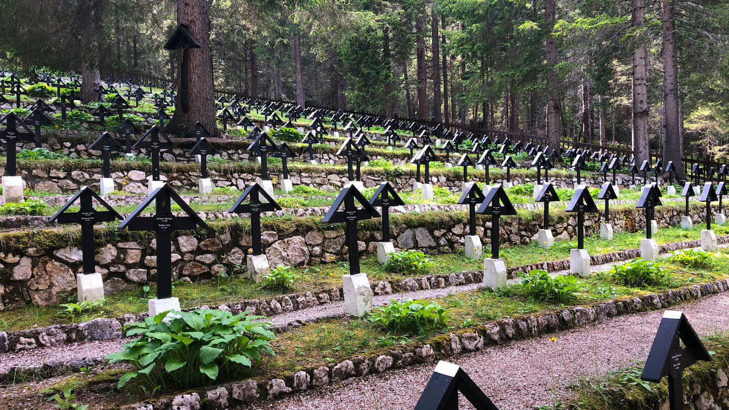 Kriegsgräber auf dem Friedhof Nasswand