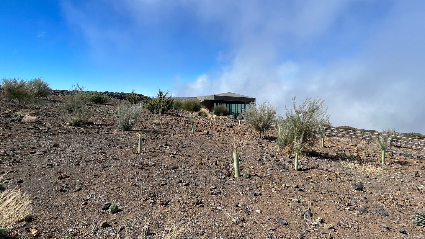 Weg zum Eingang des Besucherzentrums Roque Muchachos auf La Palma Weg zum Eingang des Besucherzentrums Roque Muchachos