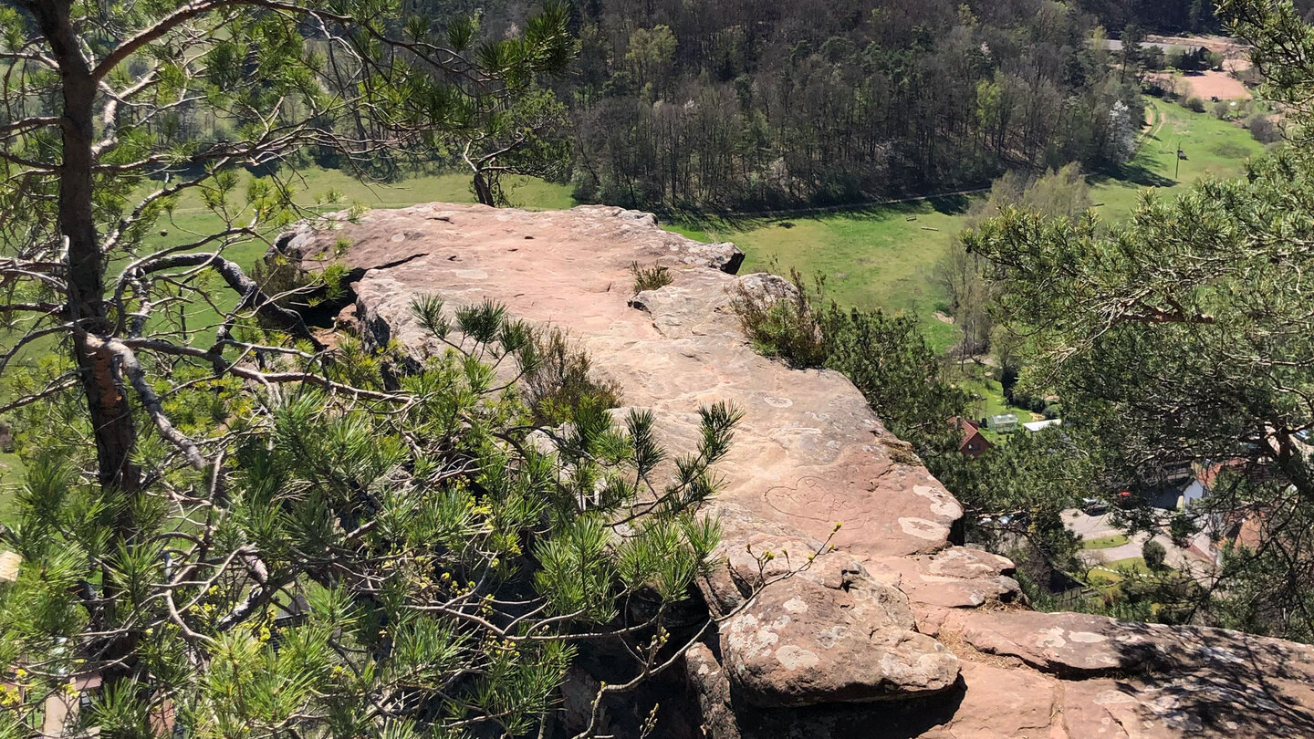 Plateau über dem Felsbogen am Wachtfels