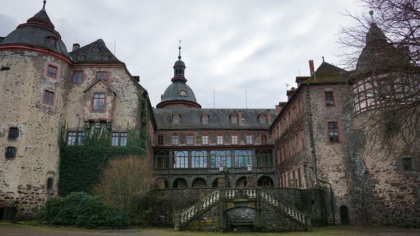 Schloss Laubach vom Schlosspark aus
