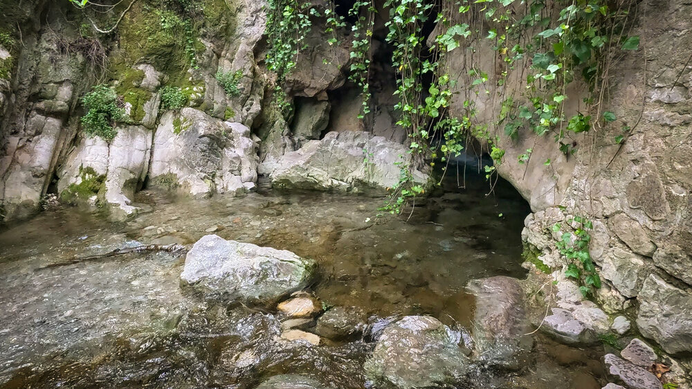 Cueva del Agua de Cuadros bei Bedmar in der Sierra Mágina