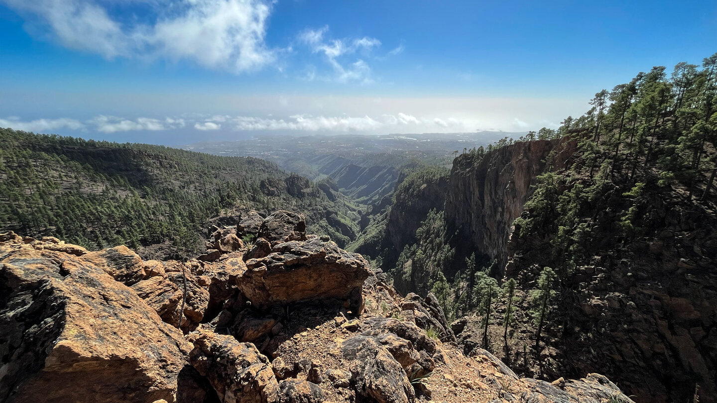 Ausblick über die Steilklippen des Risco de las Yedras zum Atlantik Ausblick über die Steilklippen des Risco de las Yedras zum Atlantik