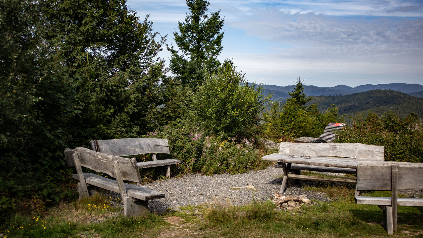 Rastplatz mit Himmelsliege am Lehenkopfturm