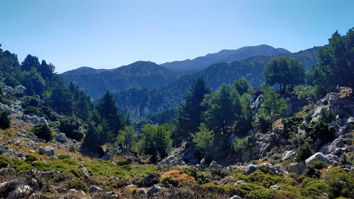 Berglandschaft auf dem Weg nach Lakki mit den Lefka Ori im Hintergrund Berglandschaft auf dem Weg nach Lakki