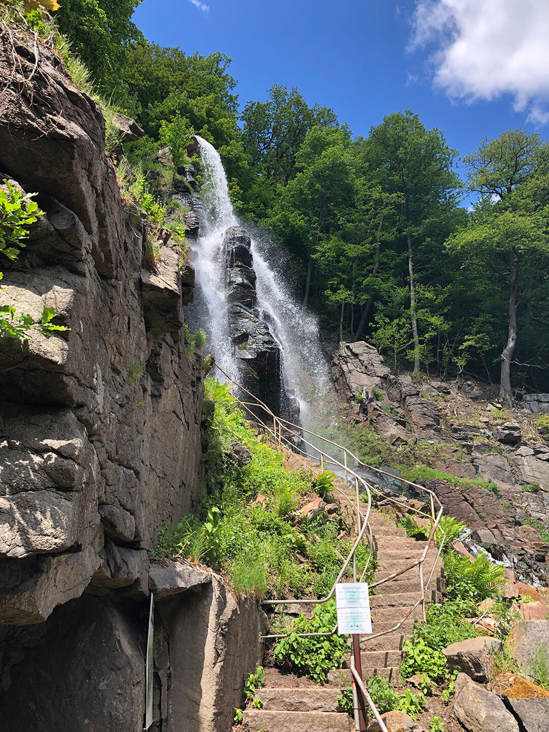 der Treppenaufgang am Trusetaler Wasserfall Treppenaufgang am Trusetaler Wasserfall