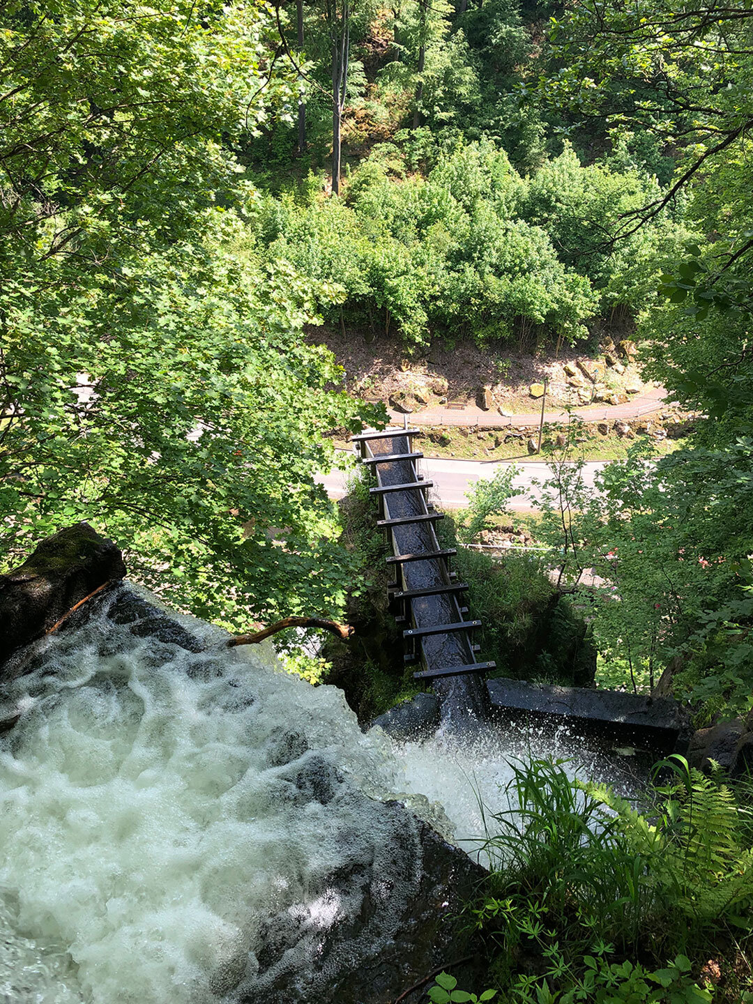 ein Blick von oben auf den Trusetaler Wasserfall Blick von oben auf den Trusetaler Wasserfall