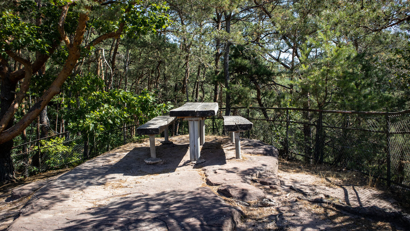Am Dorfblick: Gesicherter Rastplatz auf dem Hahnberg