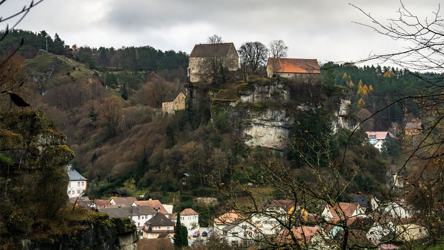 Blick auf Burg Pottenstein in der Fränkischen Schweiz.