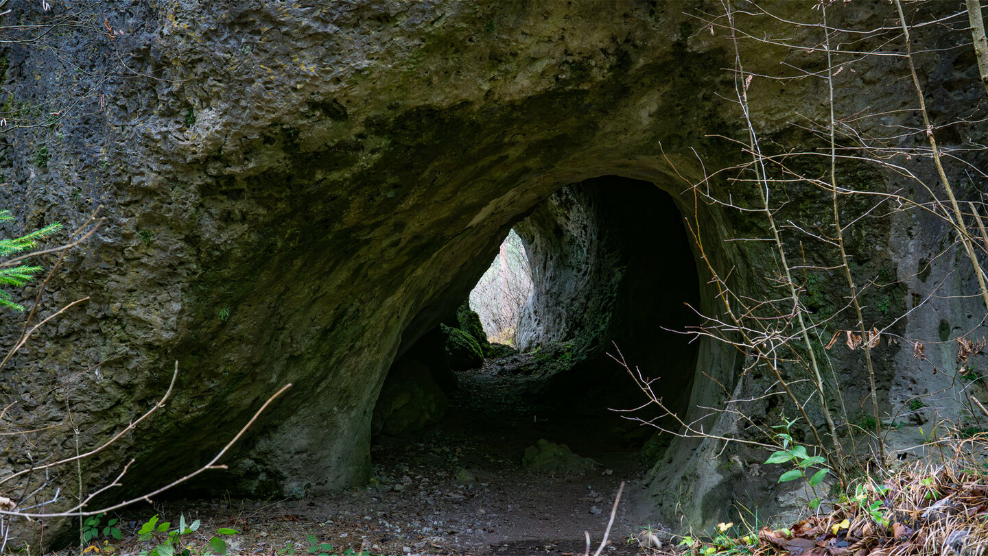 Felsdurchgang der Pferdslochhöhle bei Tüchersfeld.