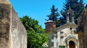 die Nikolaos-Kirche bei Kyriakoselia