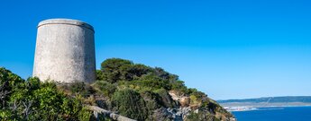 Torre del Tajo auf den Klippen