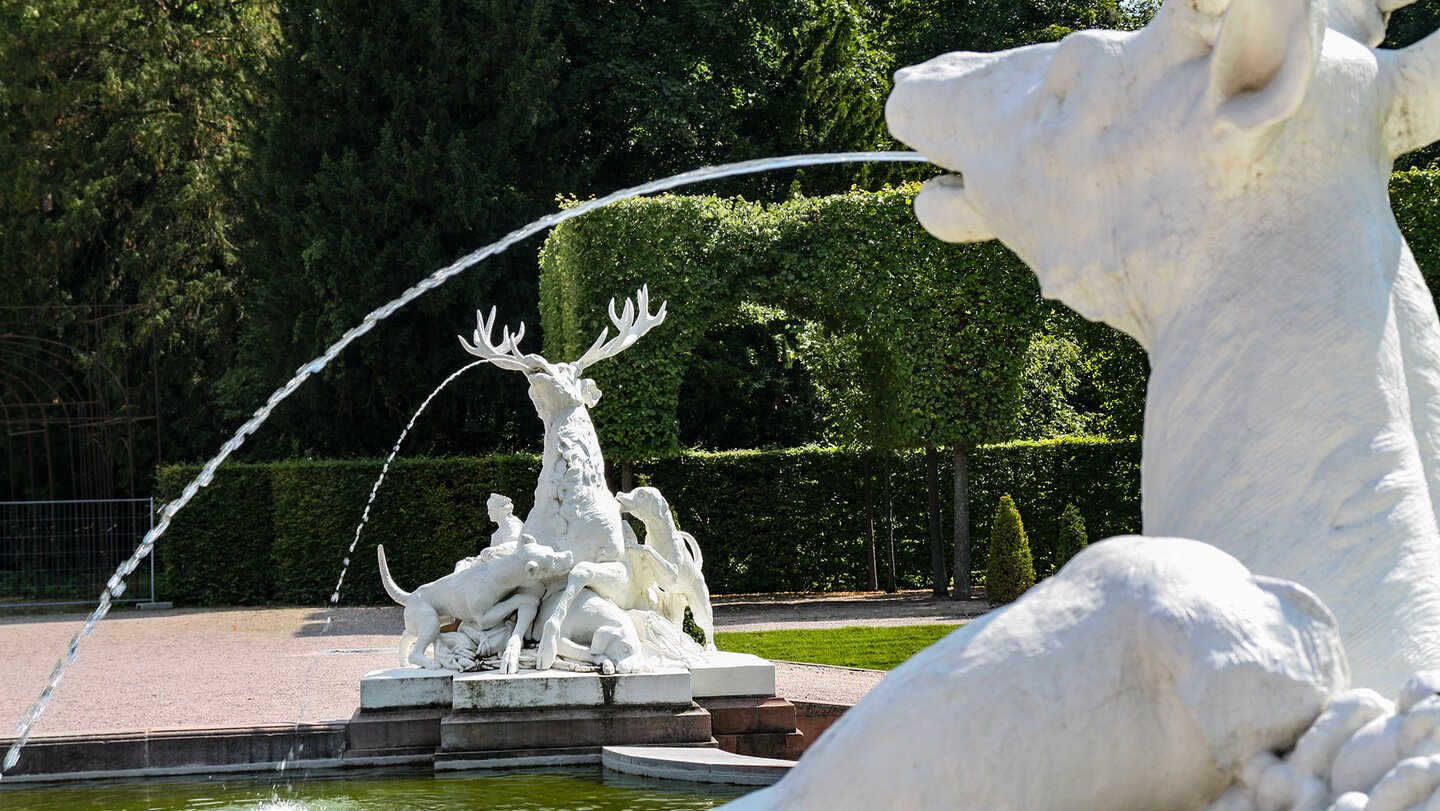 die Hirschgruppe im Schwetzinger Schlossgarten die Hirschgruppe im Schwetzinger Schlossgarten