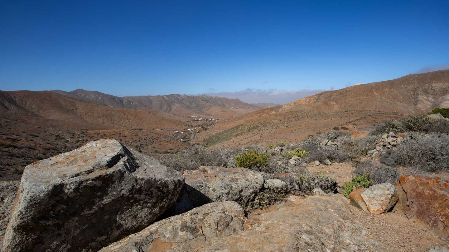 Blick übers Tal von Betancuria mit dem Ort Vega de Rio Palmas