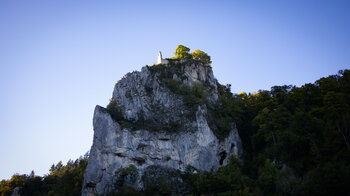 Schloss Hausen thront hoch über der Donau