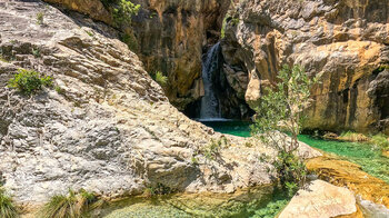 Poza Central Wasserbecken des Río Verde mit Wasserfall