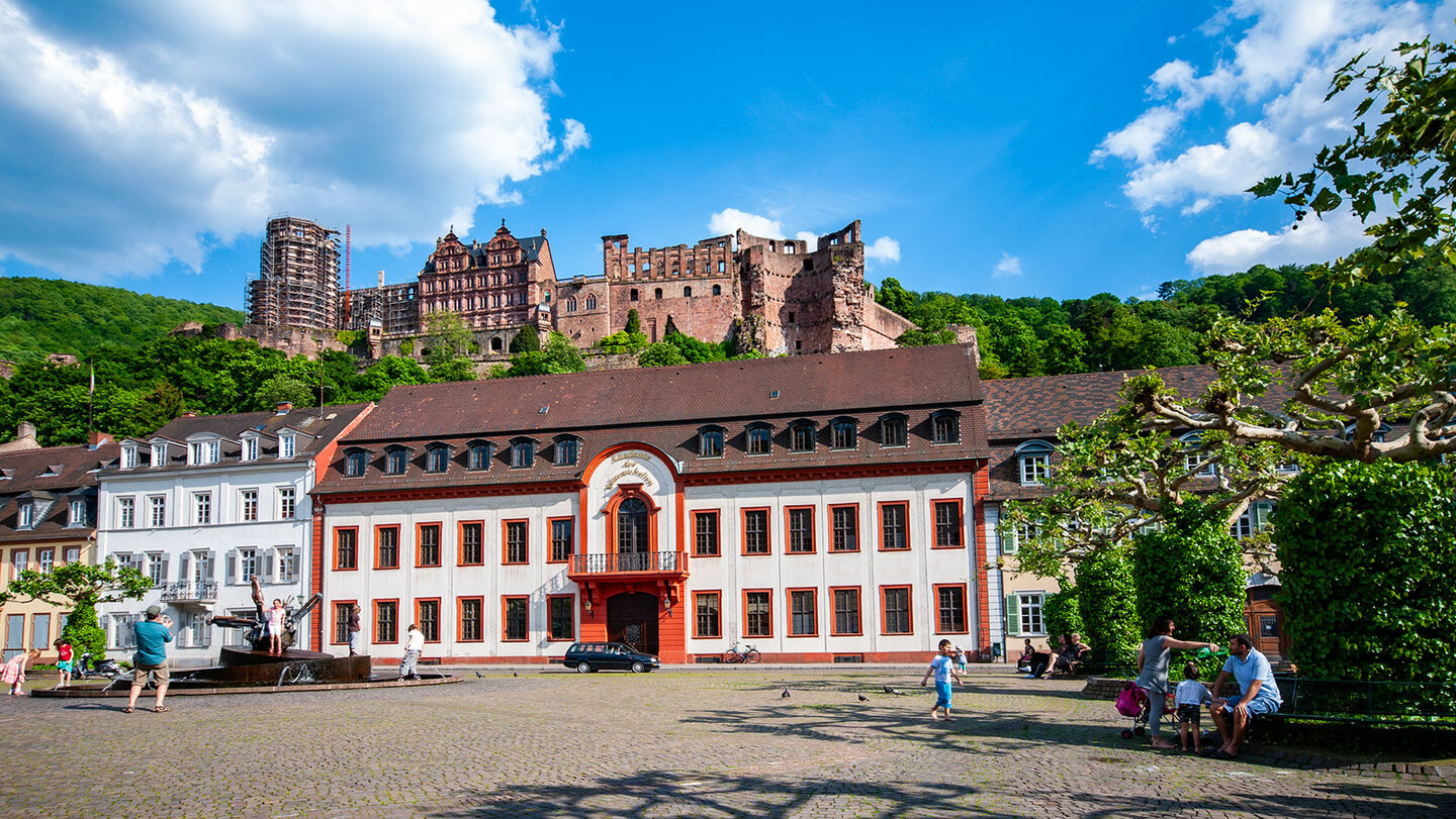 Blick vom Karlsplatz zum Heidelberger Schloss