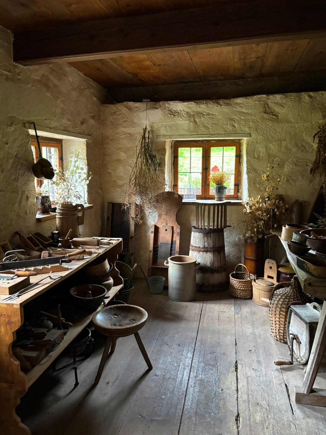 Stube mit Gerätschaften aus alter Zeit