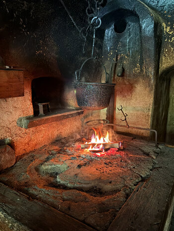 Feuerstelle im Markus Wasmeier Freilichtmuseum bei Neuhaus
