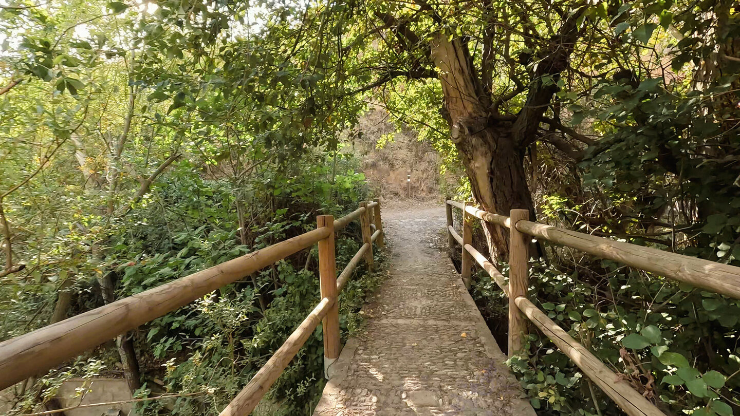 Brücke am SL-247 zum Cerro de la Encina bei Monachil