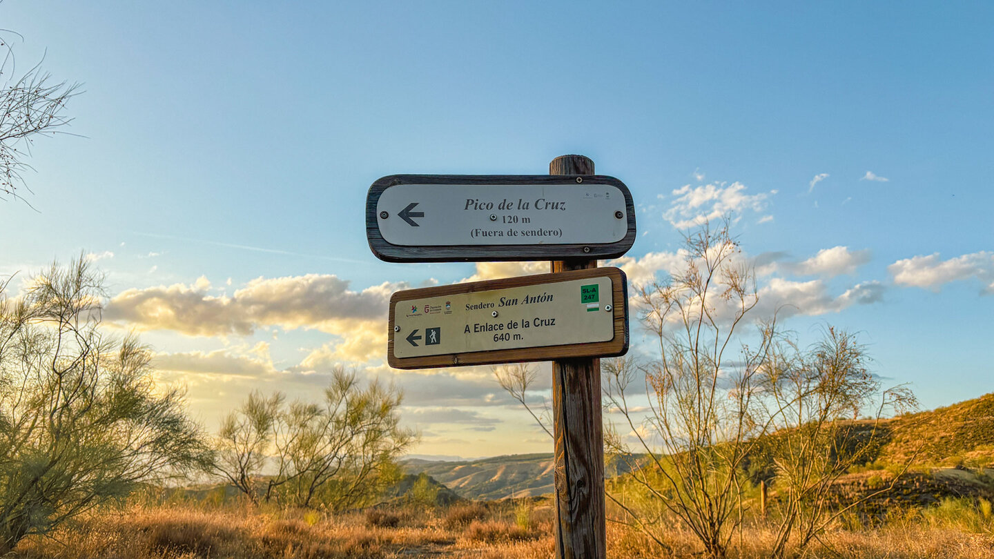 Wegweiser Rundwanderung Monachil – Cerro de la Encina – Cerro de la Cruz