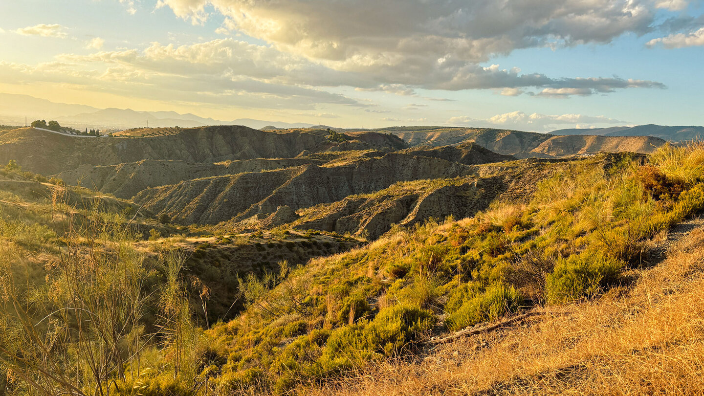 erodierte Schluchten am Wanderweg zum Mirador Cruz de Monachil