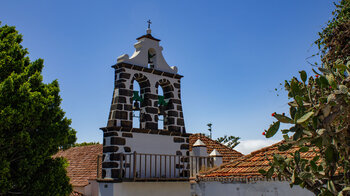 der Glockenturm der Kirche in Tijarafe