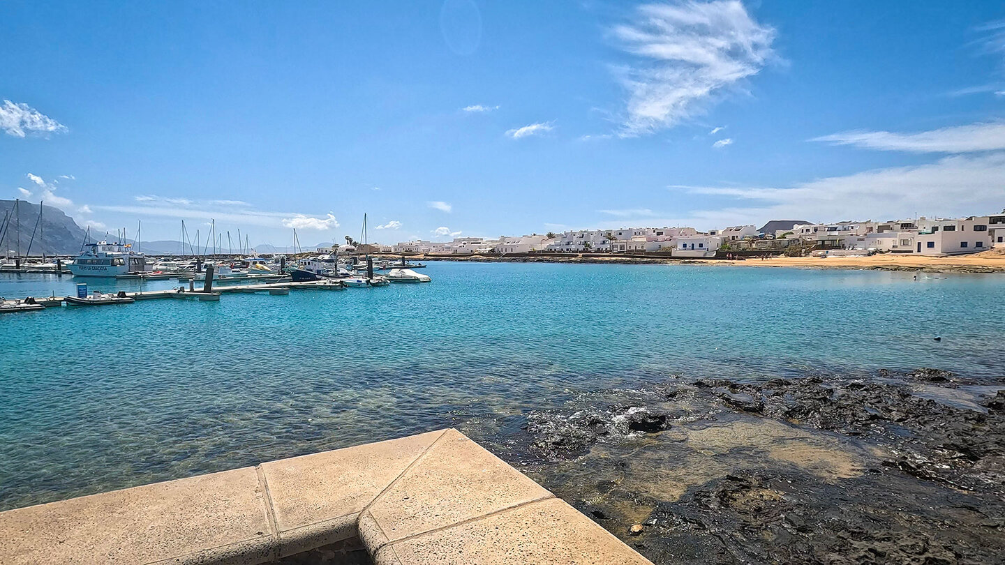 Blick über den Hafen von Caleta de Sebo