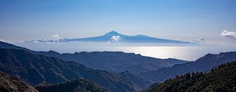 zu Beginn der Wanderung bieten sich Ausblicke auf Teneriffa  mit dem Teide