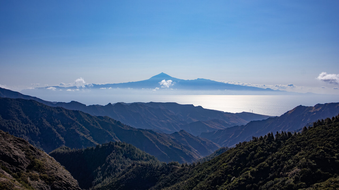 zu Beginn der Wanderung bieten sich Ausblicke auf Teneriffa  mit dem Teide