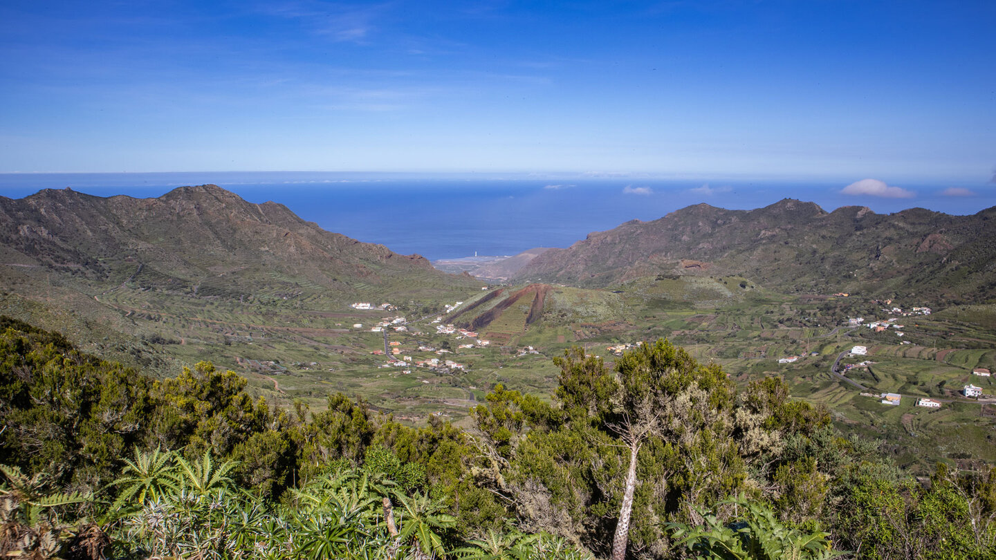 Ausblick über das Tal Valle de El Palmar zum tiefblauen Atlantik