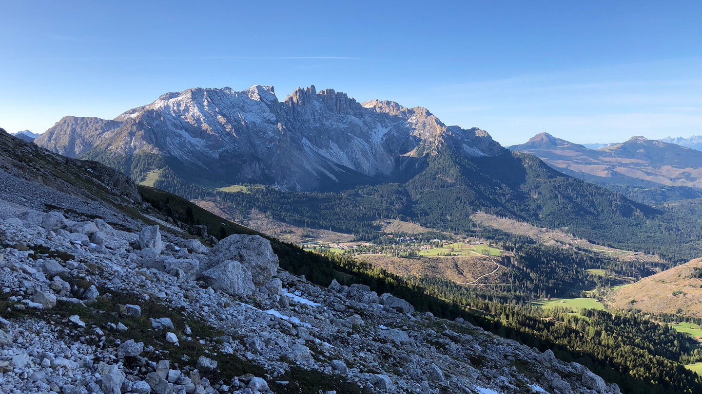 Aussicht zum Latemar-Massiv