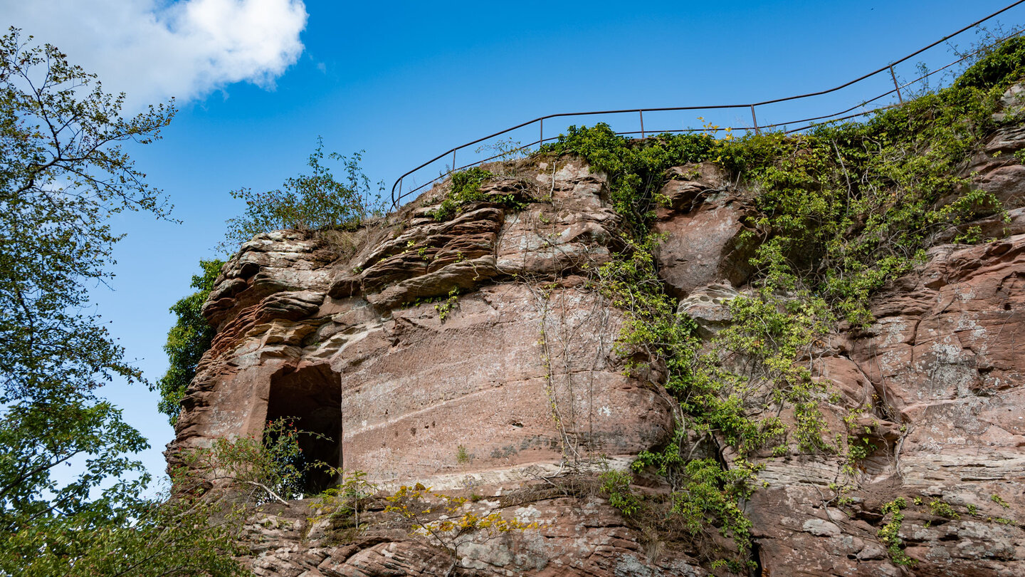 der Burgfels der Ruine Wasigenstein der Burgfels der Ruine Wasigenstein